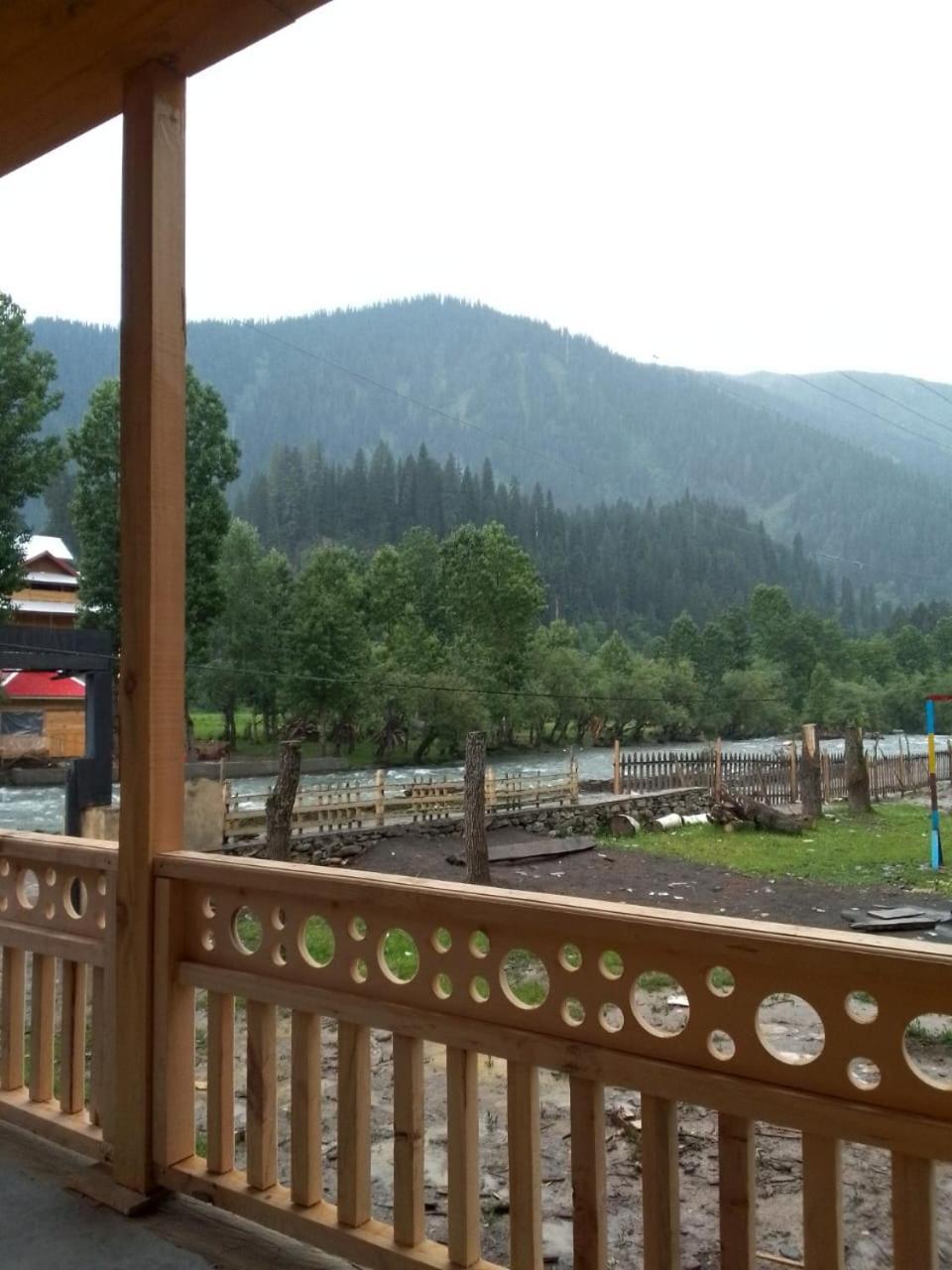 Riverbank Hotel Taobut Neelum Valley Azad Kashmir Taobat エクステリア 写真